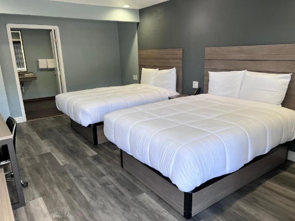 Surf City Inn & Suites image 29