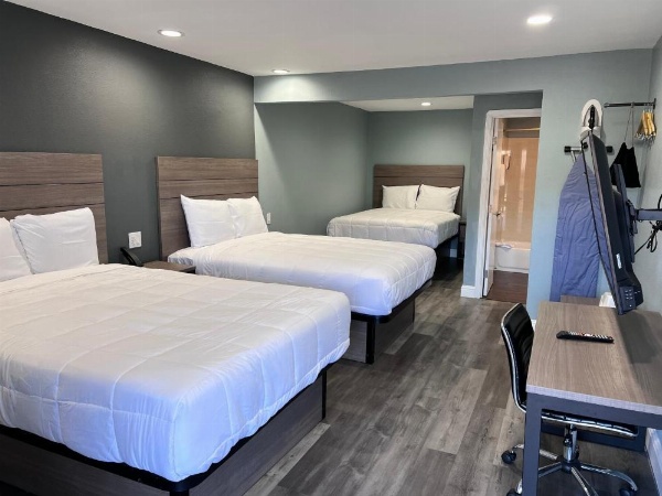 Surf City Inn & Suites image 37